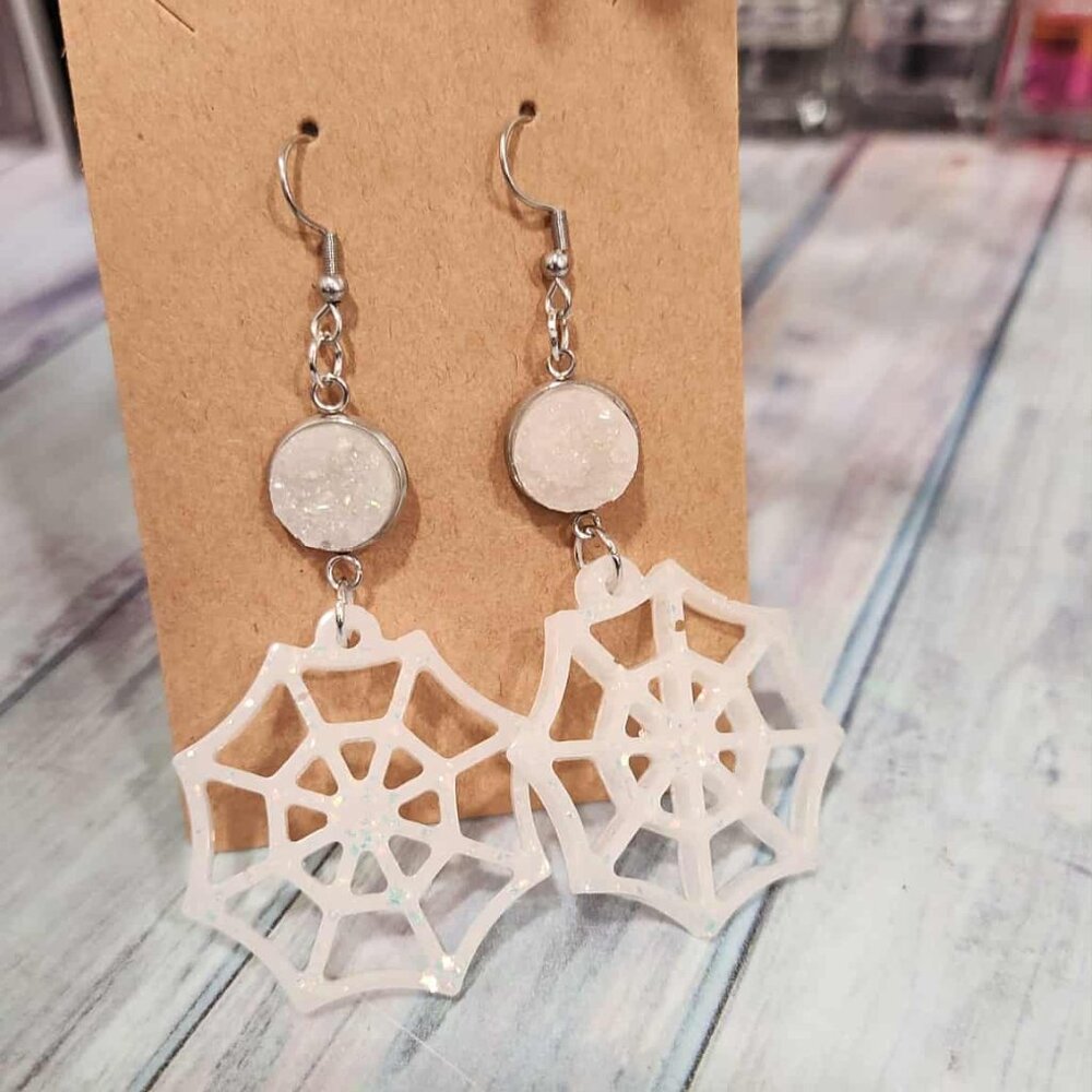 Glittery Spiderweb Halloween Earrings with White Druzy Accent – Handmade Resin J